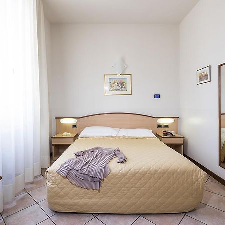 Residence XX Settembre Άλμπα Δωμάτιο φωτογραφία