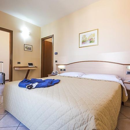 Residence XX Settembre Άλμπα Δωμάτιο φωτογραφία