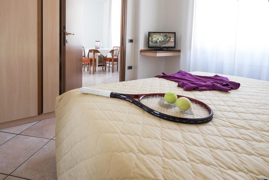 Residence XX Settembre Άλμπα Δωμάτιο φωτογραφία