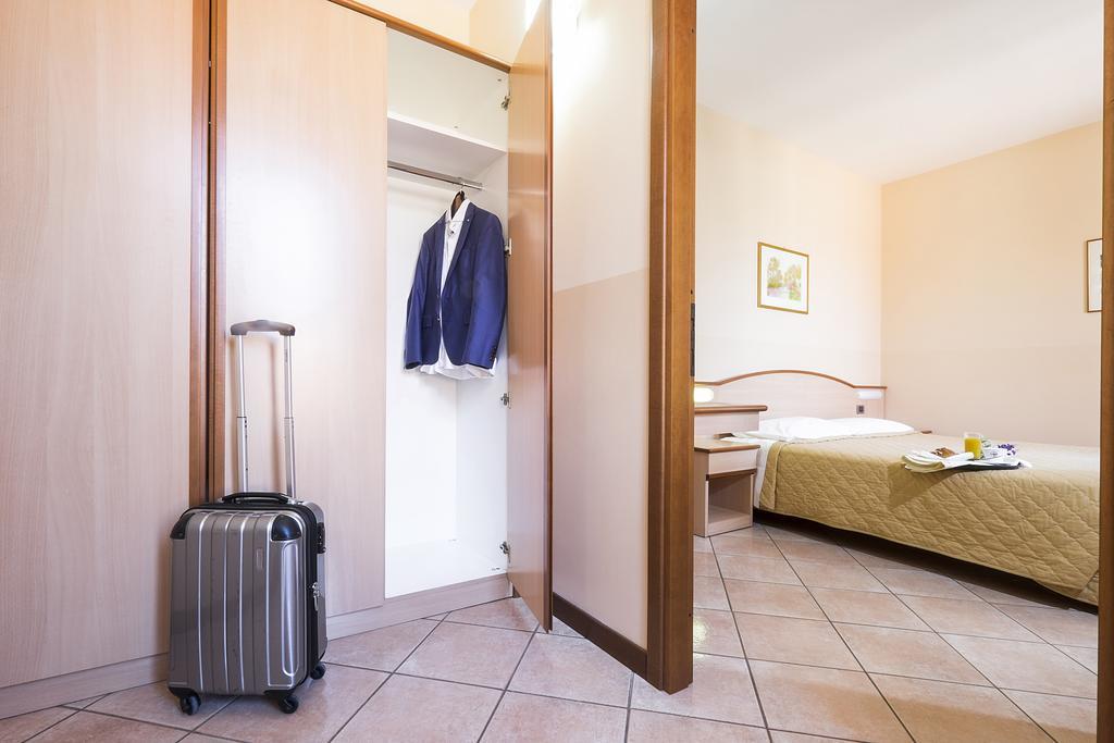 Residence XX Settembre Άλμπα Δωμάτιο φωτογραφία