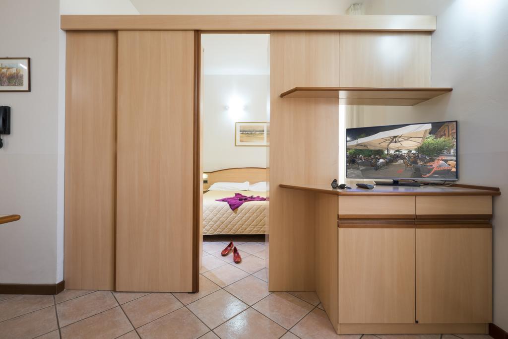 Residence XX Settembre Άλμπα Δωμάτιο φωτογραφία
