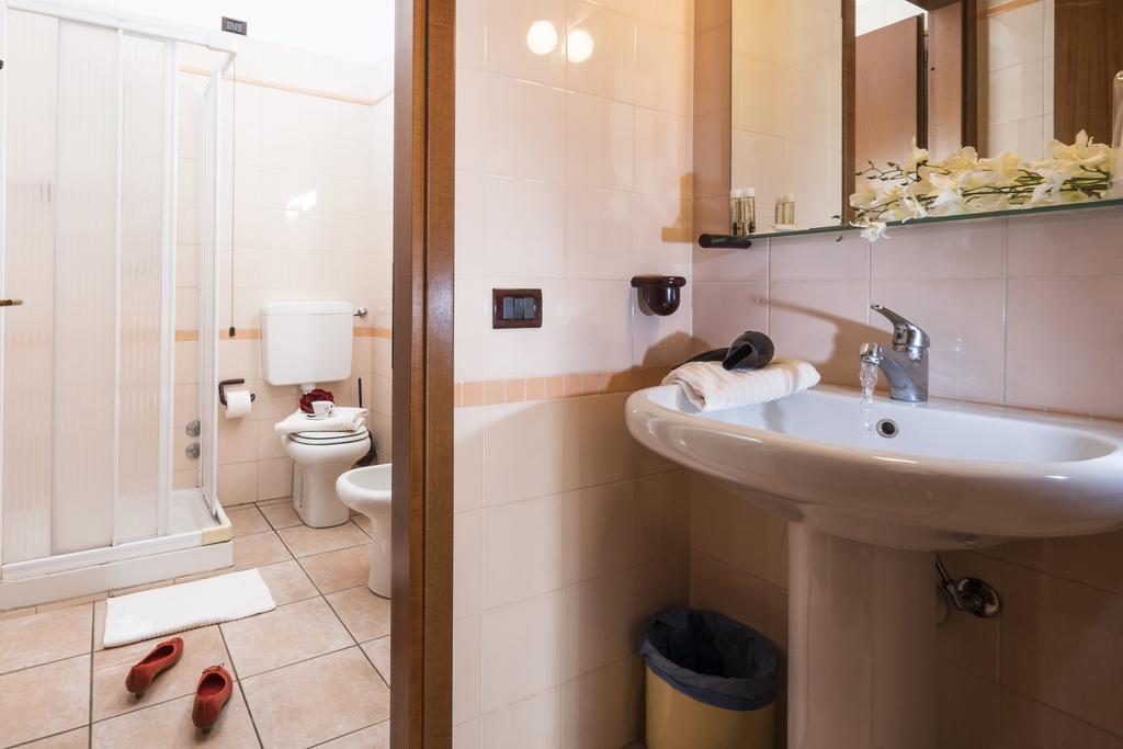 Residence XX Settembre Άλμπα Δωμάτιο φωτογραφία